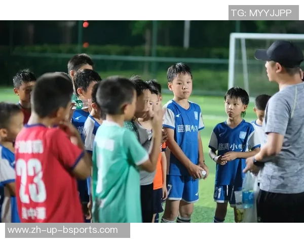 足球踢键的魅力与技巧解析让你在球场上大放异彩的秘诀与训练方法 足球踢键的魅力与技巧解析让你在球场上大放异彩的秘诀与训练方法